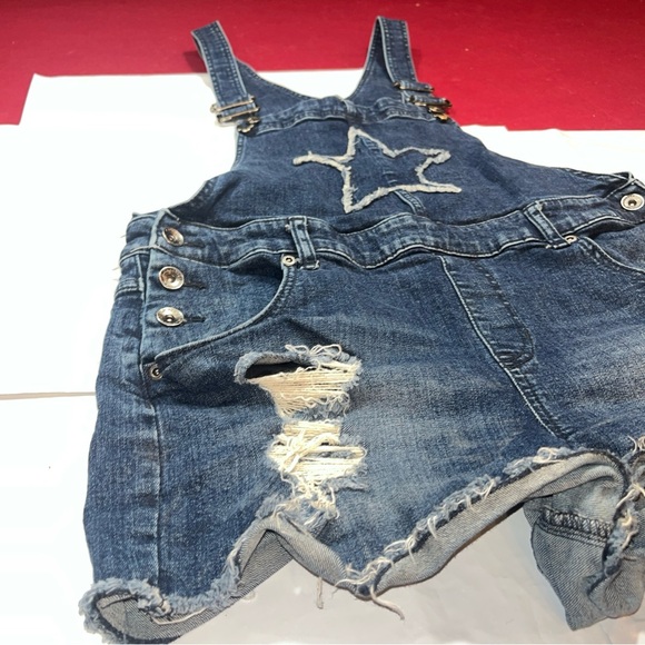 Blackheart Dark Blue Denim Bib Overall Shorts Rips Star Accent Size 13 Stretchy - Picture 16 of 16